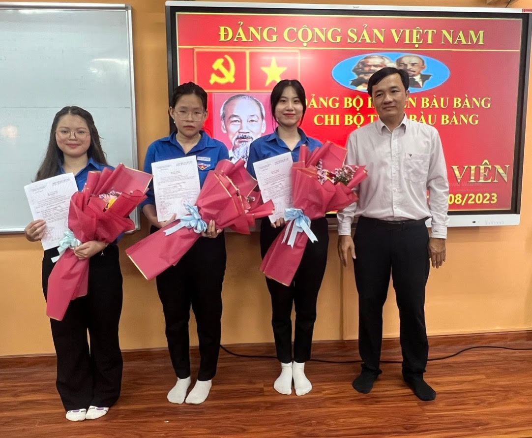 Trường THPT Bàu Bàng "chú trọng phát triển Đảng viên trong học sinh